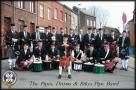 the pipes, drums & bikes pipe band ( joueurs de cornemuses )